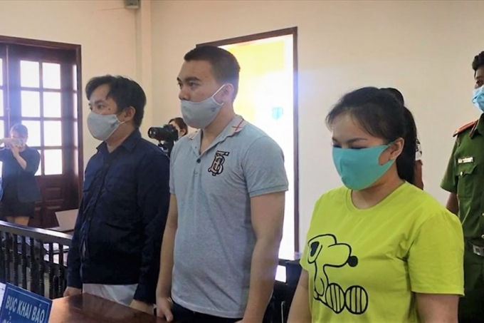 Bị cáo Huyền, Dũng và Khang (từ phải qua) trong vụ tham gia đánh cô gái đến sẩy thai ở huyện Bình Chánh, TPHCM) vào năm 2019. Ảnh: Anh Tú
