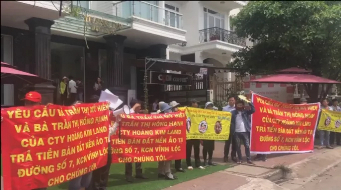 Các nạn nhân tố cáo bà Hạnh, bà Hiền lừa đảo
