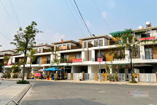Tập thể cư dân Thăng Long Home Hưng Phú không đồng tình với mức phí dịch vụ 10.000 đồng/m2/tháng.