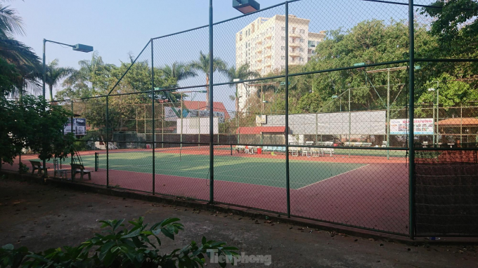 Hai sân tennis của LĐLĐ tỉnh Đắk Lắk cho tư nhân thuê lại
