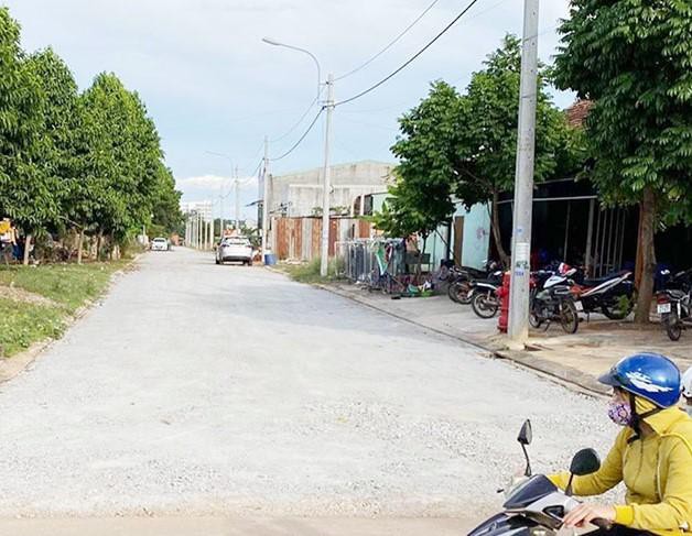 Người dân mua đất làm nhà tại khu dân cư Đồng Xoài 2 do Công ty CP Quang Minh Tiến làm chủ đầu tư sau nhiều năm vẫn chưa có sổ.