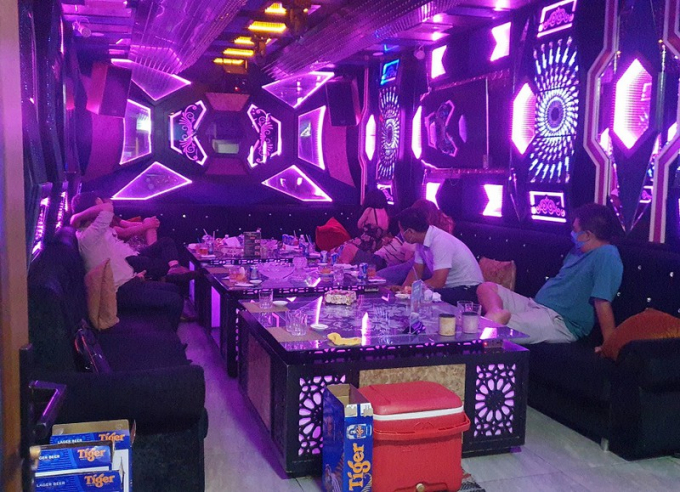 Một phòng VIP của nhà hàng The King tối 4-5 khi đoàn do Phó Chủ tịch UBND TP Dương Anh Đức vào kiểm tra. Ảnh: NGUYỄN YÊN