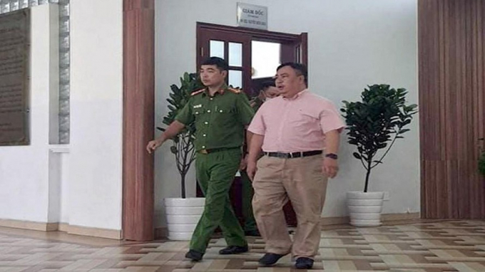 Ông Nguyễn Minh Khải (áo hồng)