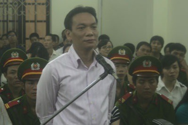 Nguyễn Đại Dương tại phiên tòa hồi tháng 9/2009.