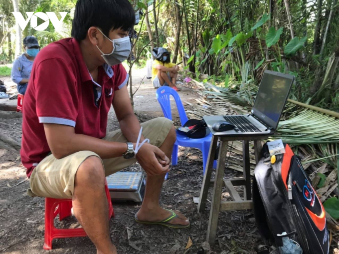 Đối tượng này điều khiển đá gà qua mạng internet