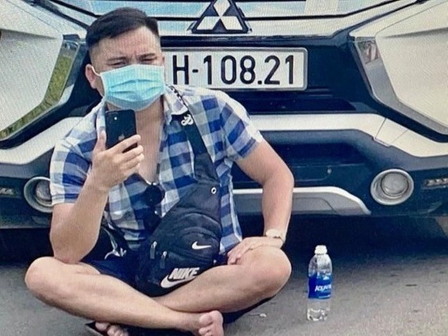 Youtuber Lê Chí Thành có hành vi chống đối lực lượng CSGT làm nhiệm vụ trước khi bị khởi tố, bắt tạm giam