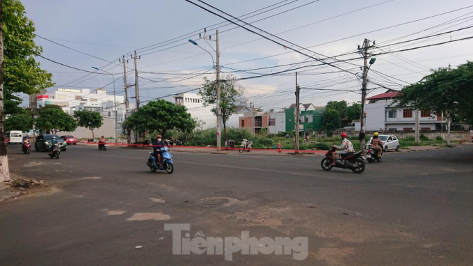 cSáu lô đất