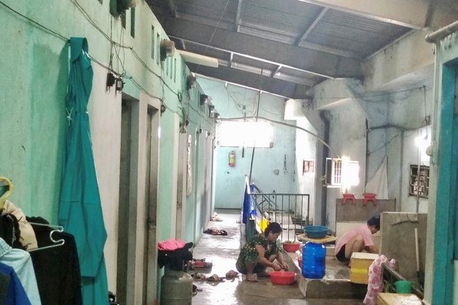 Người dân có thu nhập thấp khó có khả năng sở hữu nhà tại TPHCM và chủ yếu phải đi thuê nhà (Ảnh: Đ.V).