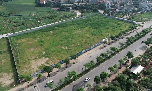 Dự án Eco Smart City Cổ Linh (Hà Nội) dù đang là bãi đất trống, chưa có hoạt động xây dựng nhưng trên thị trường đã rầm rộ thông tin quảng cáo, rao bán căn hộ chung cư của dự án.