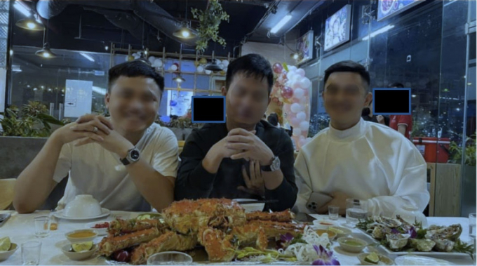 Nguyễn Th. (trái), Nguyễn Q.B (giữa) và Phạm H.D ăn tối ngày 27.11.2020. ẢNH: HỒ SƠ ĐƠN KIỆN DO FACEBOOK CUNG CẤP TẠI MỸ