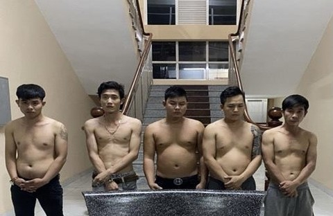 Nhóm đối tượng tại cơ quan công an