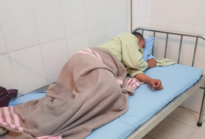 Anh Lê Thanh Nghị đang được điều trị tại Bệnh viện đa khoa Lâm Đồng. ẢNH: LÂM VIÊN