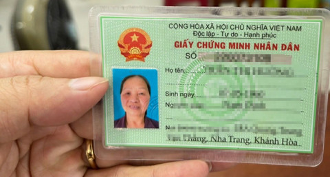 Nhóm đối tượng làm giả CMND với các thông tin cá nhân của bà Trần Thị Hường - chủ đất, nhưng ảnh là đối tượng Hồng
