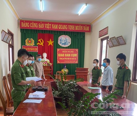 Cơ quan điều tra tống đạt quyết định khởi tố với bị can Dương