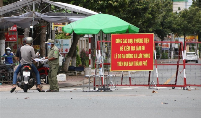 Các chốt kiểm soát được lập ra để đảm bảo việc thực hiện giãn cách đúng quy định. Ảnh: Đình Trọng