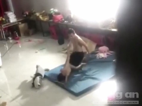 Bé trai 5 tuổi bị bạo hành một cách dã man.