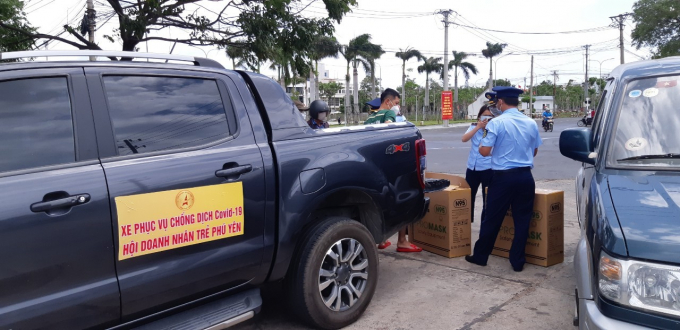 Cục Quản lý thị trường tỉnh Phú Yên đã bắt quả tang vụ vận chuyển, giao 500 bộ test nhanh Covid-19 và 1.000 khẩu trang y tế N95 tại TP Tuy Hòa.
