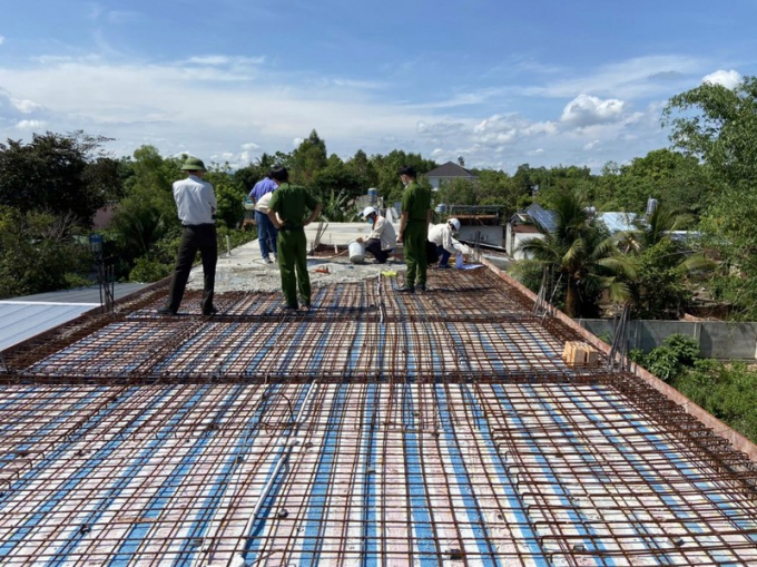 Hiện trường căn nhà đổ bê tông lầu 2 dang dở