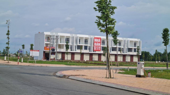 Nhà xây sẵn chưa biết... bán cho ai ở khu đô thị Hồng Phát - An Bình.