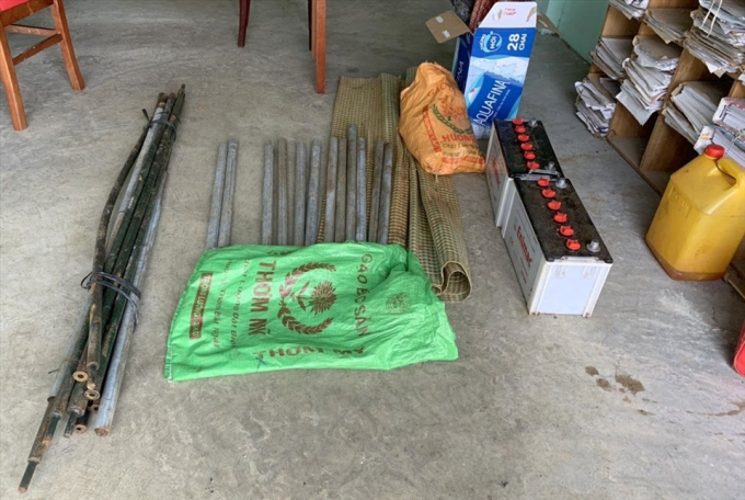 Các hung khí liên quan đến vụ án được lực lượng chức năng thu giữ. Ảnh: MQ