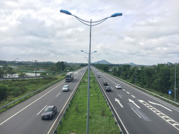 Cao tốc Nội Bài - Lào Cai là một trong các dự án thành phần thuộc tuyến đường bộ cao tốc Bắc - Nam. Ảnh: VIẾT LONG