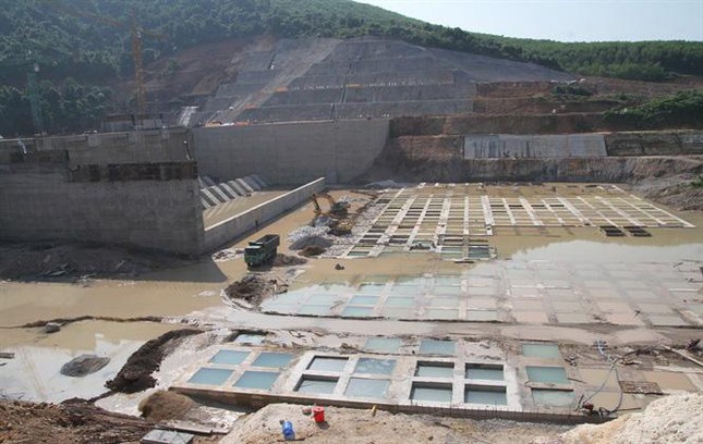 Đơn vị thi công dự án Hồ chứa nước Bản Mồng (tỉnh Nghệ An) liên tục bị Bộ NN&PTNT nhắc nhở về chậm tiến độ thi công
