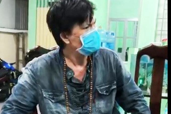 Đối tượng Lê Ngọc Hiệp bị bắt khẩn cấp để điều tra về hành vi chống người thi hành công vụ tại cơ quan công an. Ảnh: Phương Linh