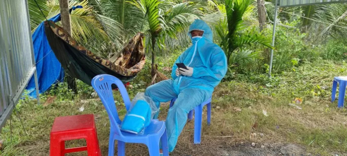 Sau khi xét nghiệm nhanh, Nam có kết quả nghi mắc Covid-19
