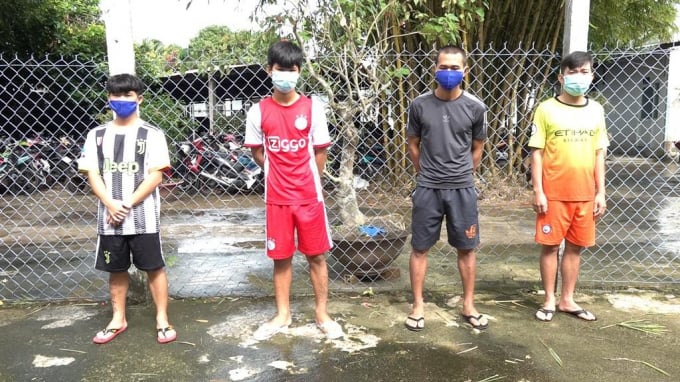 Các bị can Dương Huỳnh Nhật Linh, Bùi Minh Thuận, Bùi Lê Tánh và Nguyễn Minh Tiến (từ trái sang phải) CÔNG AN CUNG CẤP