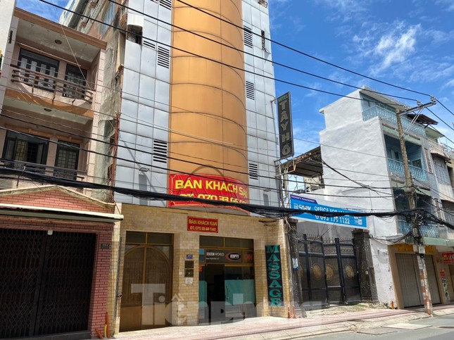 Một khách sạn đang rao bán ở TPHCM.