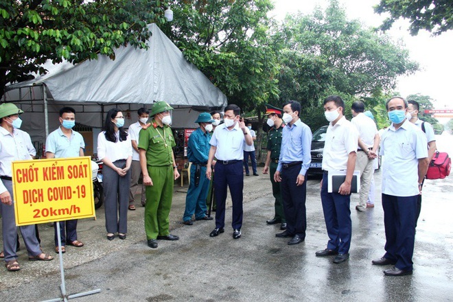 Cơ quan chức năng kiểm tra tình hình dịch Covid-19 tại huyện Hà Trung.