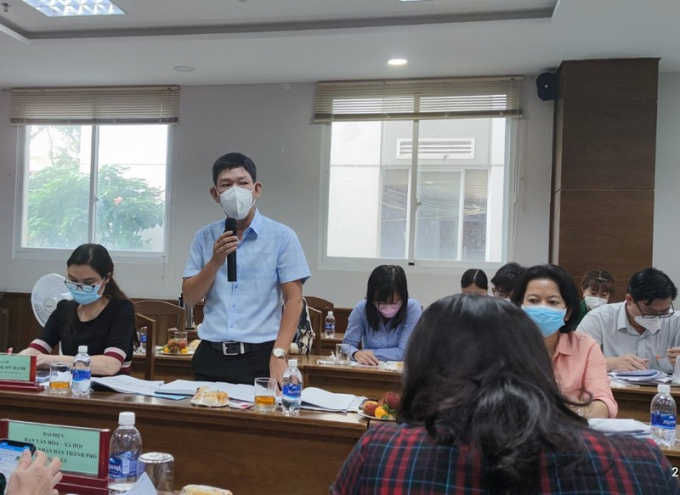Ông Nguyễn Hoàng Xuân Vinh, Trưởng Phòng LĐ-TB&XH quận 4 phát biểu trong buổi giám sát. Ảnh: NGUYỄN HIỀN