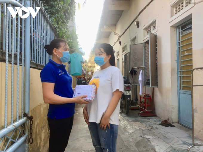 Từ việc thu gom phân loại rác thải gây quỹ mà các cấp hội phụ nữ ở thành phố Đà Nẵng đã giúp được nhiều học sinh nghèo được tới trường.
