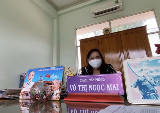 Bà Võ Thị Ngọc Mai - Chánh Văn phòng UBND huyện Đức Linh (Bình Thuận) trao đổi với phóng viên.