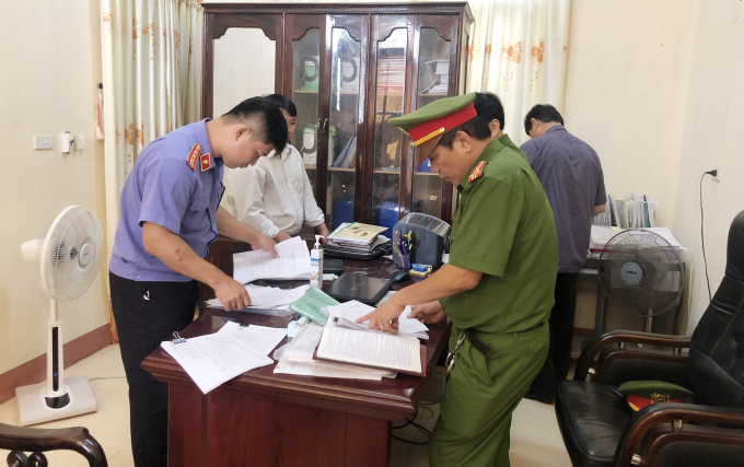 Khám xét nơi làm việc của ông Tấn