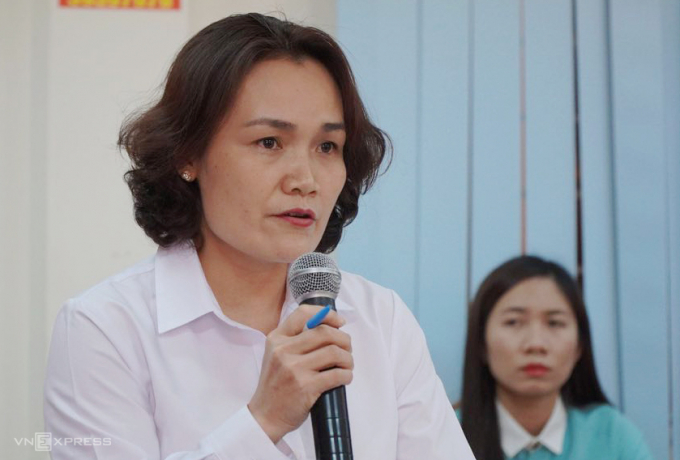 Bà Lê Hồng Hạnh, Thẩm phán chủ tọa phiên tòa phúc thẩm trả lời câu hỏi báo chí. Ảnh: Phước Tuấn.