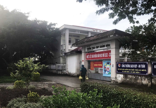Điểm cách ly tập trung tại trường THPT Khánh Hưng, huyện Trần Văn Thời, nơi xảy ra vụ việc (Ảnh: TTXVN)