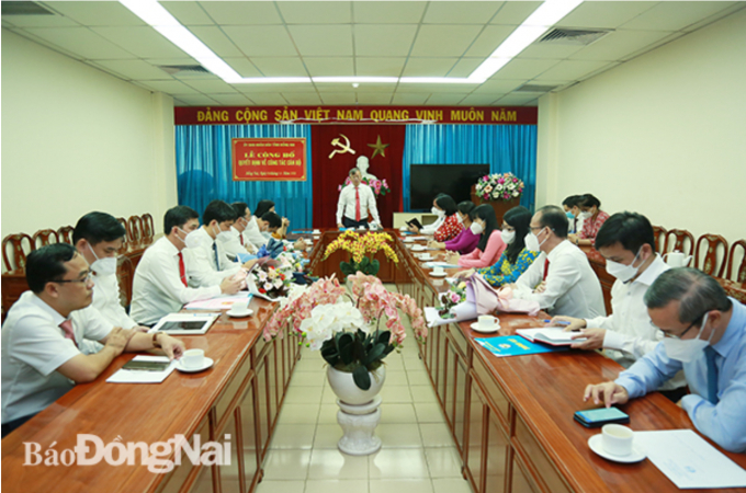 Phó bí thư Tỉnh ủy, Chủ tịch UBNB tỉnh Cao Tiến Dũng phát biểu tại buổi lễ công bố quyết định về công tác cán bộ