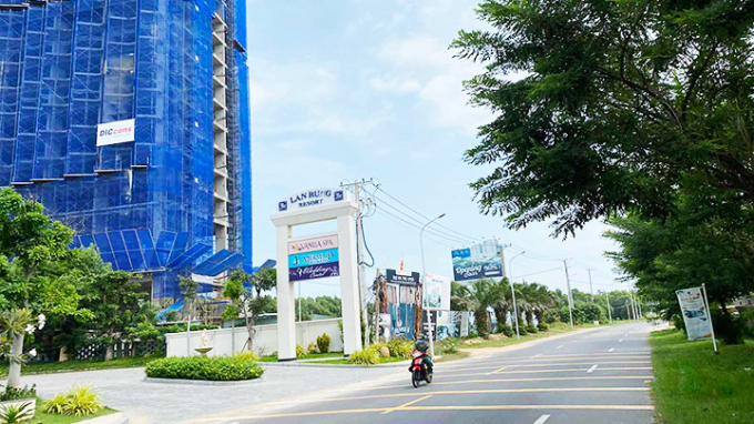 Nền đất Dự án The Apus đang được rao bán từ 50 đến 70 triệu đồng/m2, nhưng khu đất Công ty TNHH Tài Tiến nằm kế bên trúng đấu giá với 1,55 triệu đồng/m2.