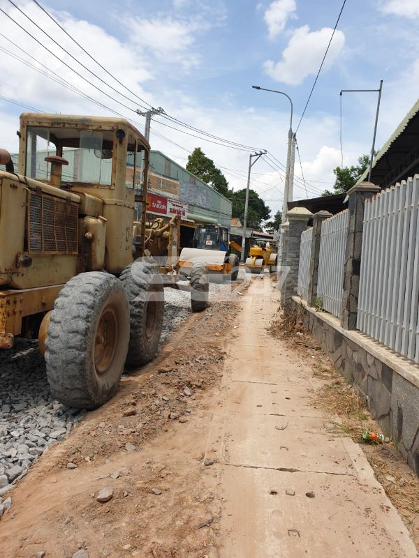 Dàn phương tiện dùng để thi công đoạn đường