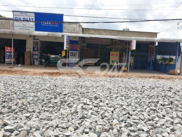 Những ki ốt, nhà dân nhiều tháng liền