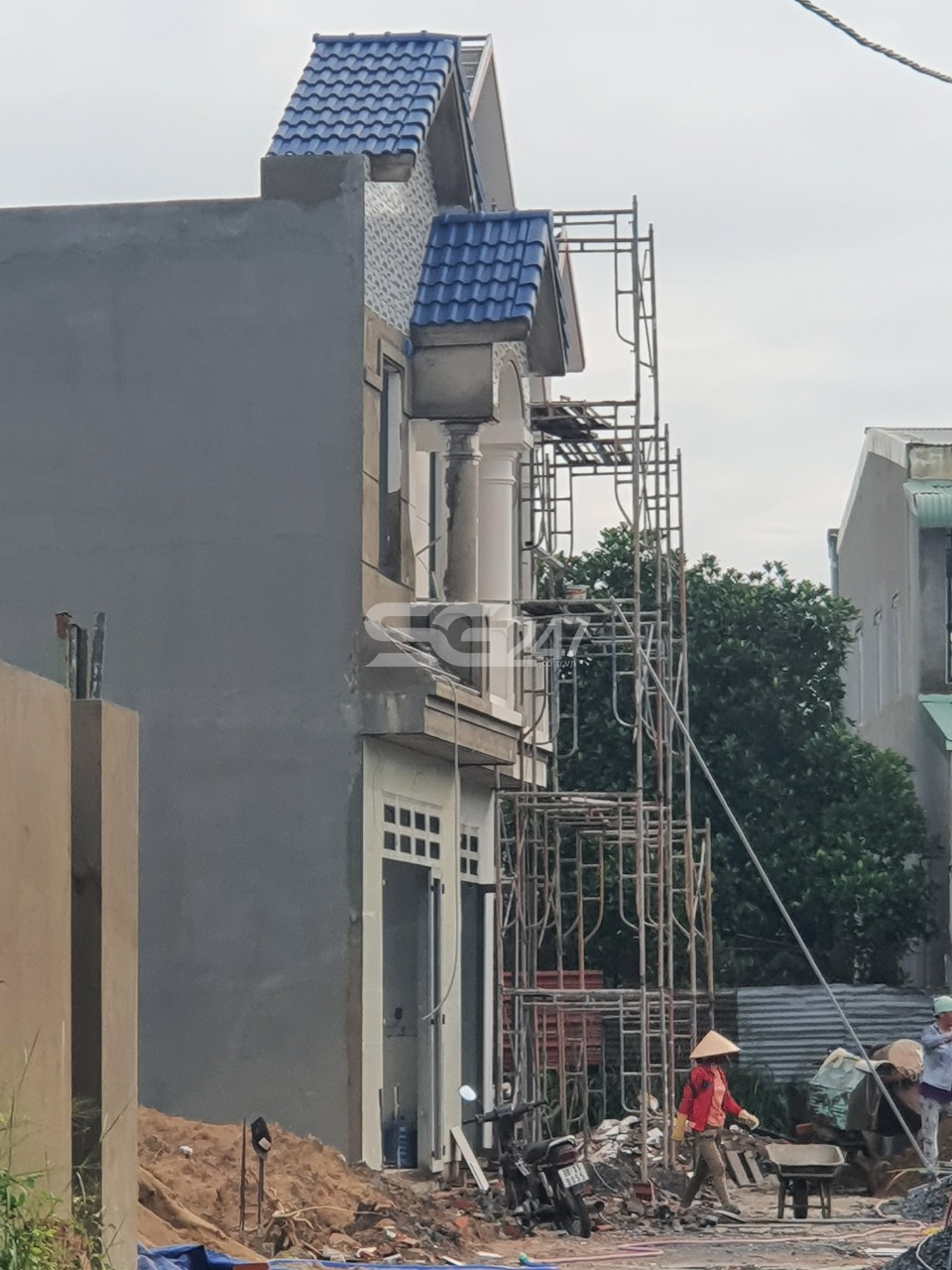 Tại thời điểm tháng 10/2020 một số căn nhà trái phép đang được gấp rút hoàn thiện