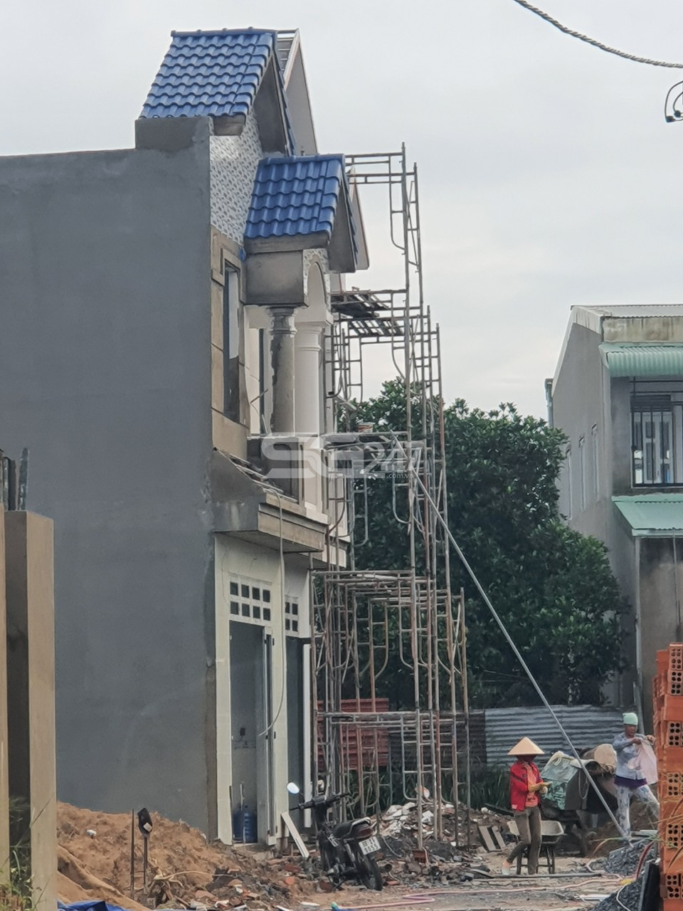 Tại thời điểm tháng 10/2020 một số căn nhà trái phép đang được gấp rút hoàn thiện