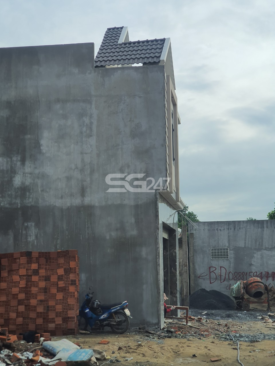Tại thời điểm tháng 10/2020 một số căn nhà trái phép đang được gấp rút hoàn thiện