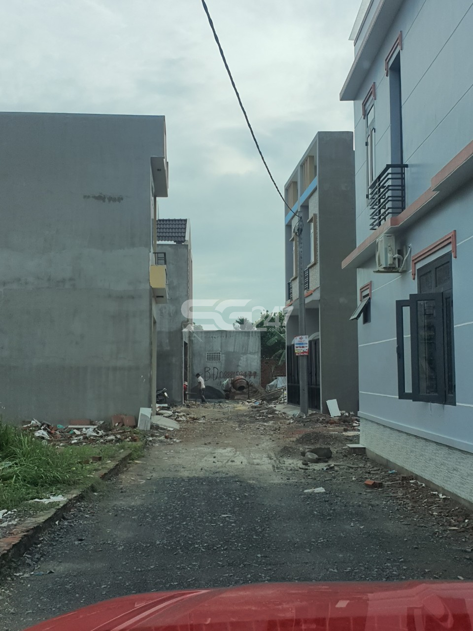 Một số căn nhà 2 lầu hoành tráng đã được đưa vào sử dụng (hình ảnh ghi nhận vào tháng 10/2020)