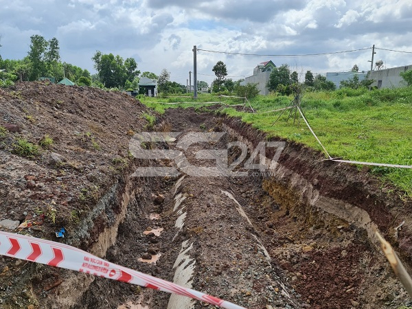 Dư luận đang cần câu trả lời thỏa đáng vì việc lấp suối trái phép này phần nào sẽ ảnh hưởng trực tiếp đến cuộc sống của người dân vì nếu mùa mưa nước lớn, cống không thoát kịp nước sẽ dẫn đến tình trạng ngập lụt, gây thiệt hại khó lường.