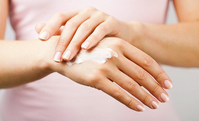 Một đôi bàn tay mịn màng là mơ ước của nhiều chị em