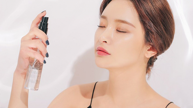 Xịt khoáng duy trì độ ẩm cho da mọi lúc mọi nơi