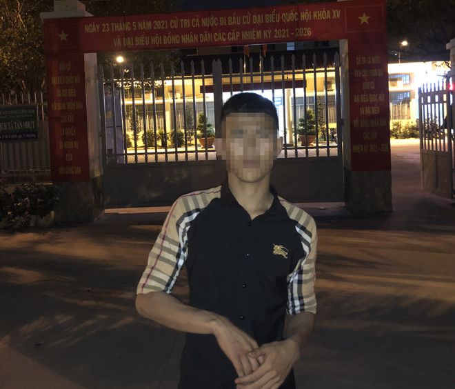 Tay anh T. bị trật xương sau khi bị người mặc sắc phục CSGT đánh ẢNH: NVCC