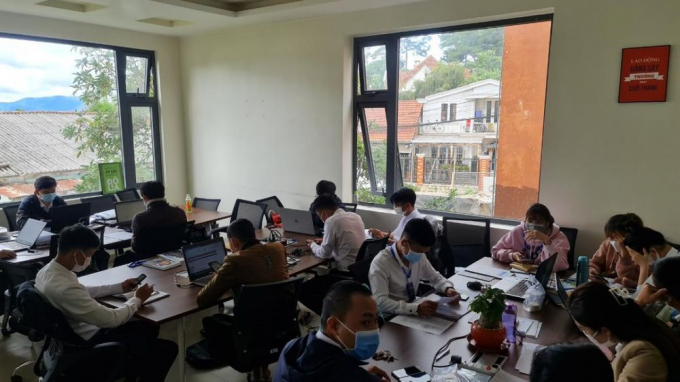 Bất chấp quy định phòng chống Covid-19, Công ty Bất động sản Thanh Niên Holdings tổ chức tụ tập đông người.